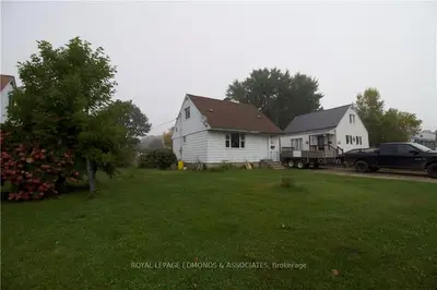 333 CHAMBERLAIN Street, Pembroke, ON K8A 2M7