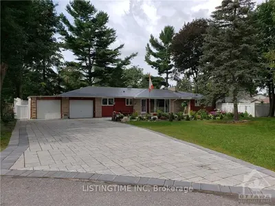 15 ELLERY Crescent, Bells Corners and South to Fallowfield, ON K2H 6M5