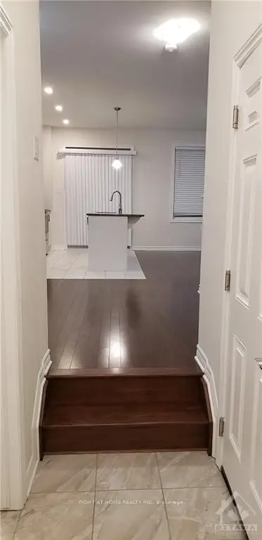 219 SHINNY Avenue D, Kanata, ON K2V 0E9