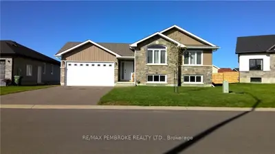 8 LIAM Street, Petawawa, ON K8H 0C2