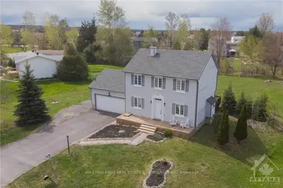 102 GRASSHOPPER Lane, Constance Bay - Dunrobin - Kilmaurs - Woodlawn, ON K0A 1T0