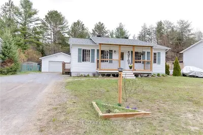 7 BOB SEGUIN Drive, Laurentian Hills, ON K0J 1J0