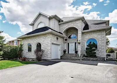 251 COTE ROYALE Crescent, Orleans - Cumberland and Area, ON K1E 3L5