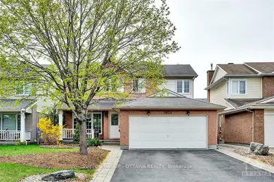 3024 COURTYARD Crescent, Blossom Park - Airport and Area, ON K1T 3R8