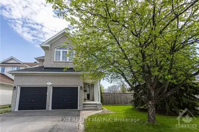 902 COMO Crescent, Orleans - Cumberland and Area, ON K4A 4A4