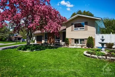 22 BARNES Crescent, South of Baseline to Knoxdale, ON K2H 7C2