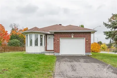 1227 WHITEROCK Street, Cyrville - Carson Grove - Pineview, ON K1J 1A7