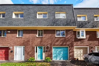 21 PENTRY Lane, Glebe - Ottawa East and Area, ON K1S 0X1