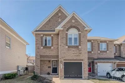 2218 BROCKSTONE Crescent, Orleans - Cumberland and Area, ON K4A 4V5