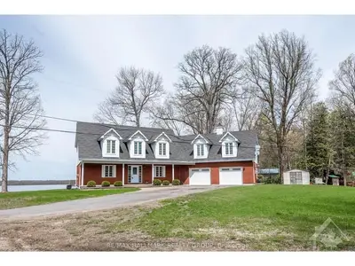 253 MOORHEAD Drive, Carp - Dunrobin - Huntley - Fitzroy and Area, ON K0A 1X0