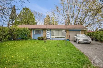 11 THORNCLIFF Place, Bells Corners and South to Fallowfield, ON K2H 6L4