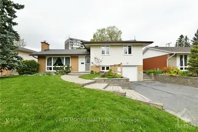 2676 FLANNERY Drive, Billings Bridge - Riverside Park and Area, ON K1V 8M2