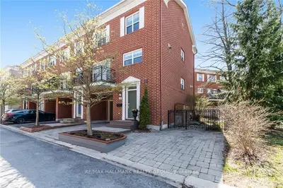 2 GEORGETON, Manor Park - Cardinal Glen and Area, ON K1K 4V7
