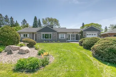 3598 REVELSTOKE Drive, Billings Bridge - Riverside Park and Area, ON K1V 7C1