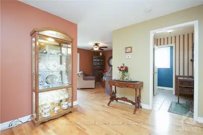 26 CANBURY Crescent, Tanglewood - Grenfell Glen - Pineglen, ON K2G 4L4