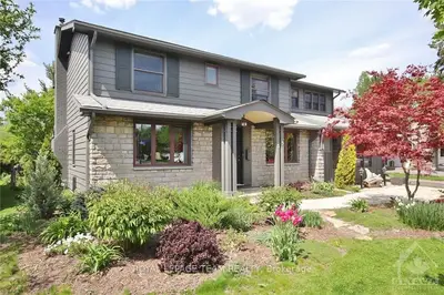 33 PARKGLEN Drive, Meadowlands - Crestview and Area, ON K2G 3G7