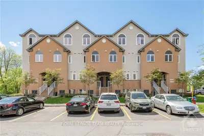 1104 GEORGETON, Manor Park - Cardinal Glen and Area, ON K1K 2W7