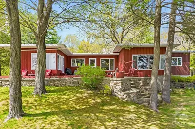 100 BLACK ANCE POINT Road, Tay Valley, ON K0G 1V0
