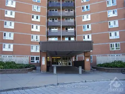 2000 JASMINE Crescent 1108, Beacon Hill North - South and Area, ON K1J 8K4