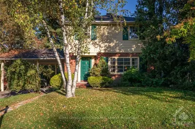 757 LONSDALE Road, Manor Park - Cardinal Glen and Area, ON K1K 0J9