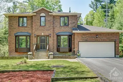 102 ALISSIA Crescent, Carp - Huntley Ward, ON K0A 1L0