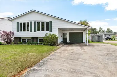 9 DUTCH Drive, Petawawa, ON K8H 3M2