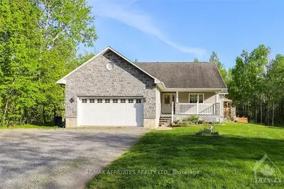 10622 IRISH HEADLINE Road, South Dundas, ON K0E 1W0