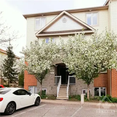 51 STRATHAVEN, Cyrville - Carson Grove - Pineview, ON K1J 1K7