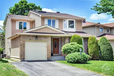 182 PINETRAIL Crescent, South of Baseline to Knoxdale, ON K2G 5B8