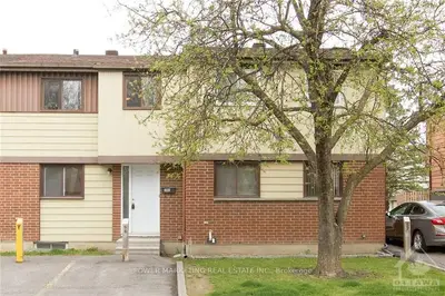 1993 FALKIRK Crescent, Blackburn Hamlet, ON K1B 4Y8