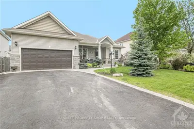 44 FRANKLIN CATHCART Crescent, Stittsville - Munster - Richmond, ON K2S 2A7