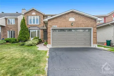 429 OAKLAWN Crescent, Orleans - Cumberland and Area, ON K4A 3J3