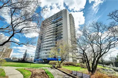 158C MCARTHUR Avenue 1003, Vanier and Kingsview Park, ON K1L 8E7