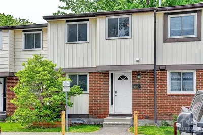 1928 BELMORE Lane, Blackburn Hamlet, ON K1B 4Z8