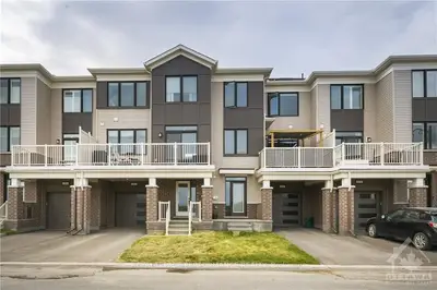 382 Aphelion Crescent, Barrhaven, On K2j 6n5