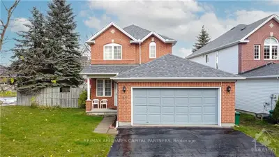 52 CRYSTAL PARK Crescent, Carlington - Central Park, ON K2C 4A3