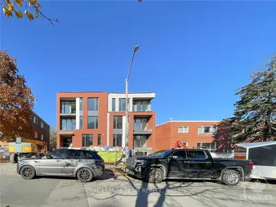 1295 SUMMERVILLE Avenue 105, Carlington - Central Park, ON K1Z 8G7
