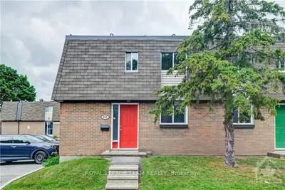 247 RIDGEPARK 46, Meadowlands - Crestview and Area, ON K2G 1H1