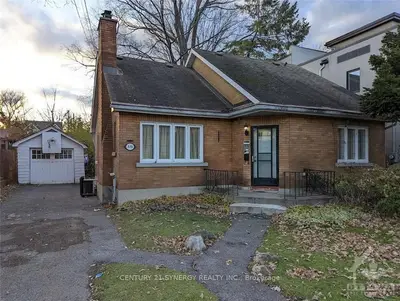 176 CARLETON Avenue, Tunneys Pasture and Ottawa West, ON K1Y 0J3