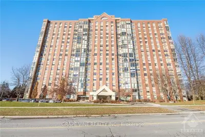 2760 CAROUSEL Crescent 601, Blossom Park - Airport and Area, ON K1T 2N4
