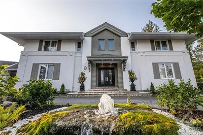 61 PARKLAND Crescent, South of Baseline to Knoxdale, ON K2H 5V5