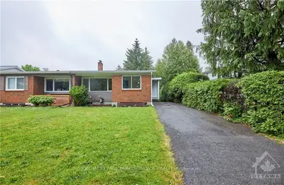 1102 ELMLEA Drive, Beacon Hill North - South and Area, ON K1J 6W2