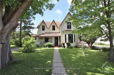 3813 LOGGERS Way, Carp - Dunrobin - Huntley - Fitzroy and Area, ON K0A 2H0