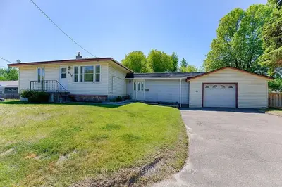 656 JEAN Avenue, Laurentian Valley, ON K8A 5H9