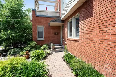 20 CHARLEVOIX Street 12, Vanier and Kingsview Park, ON K1L 8K5
