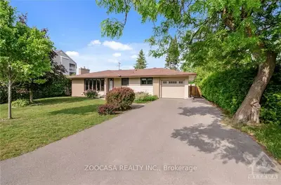 9 THORNCLIFF Place, Bells Corners and South to Fallowfield, ON K2H 6L4