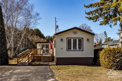 19 OAKWOOD Street, Beckwith, ON K7C 3P1