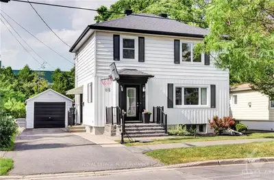 21 WOLFF Street, Vanier and Kingsview Park, ON K1K 1K6