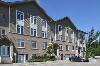 857 BLACKCOMB F, Elmvale Acres and Area, ON K1G 4E4
