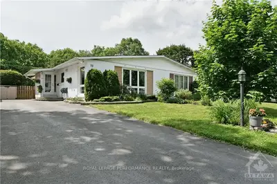 19 WESTFIELD Crescent, South of Baseline to Knoxdale, ON K2G 0T6
